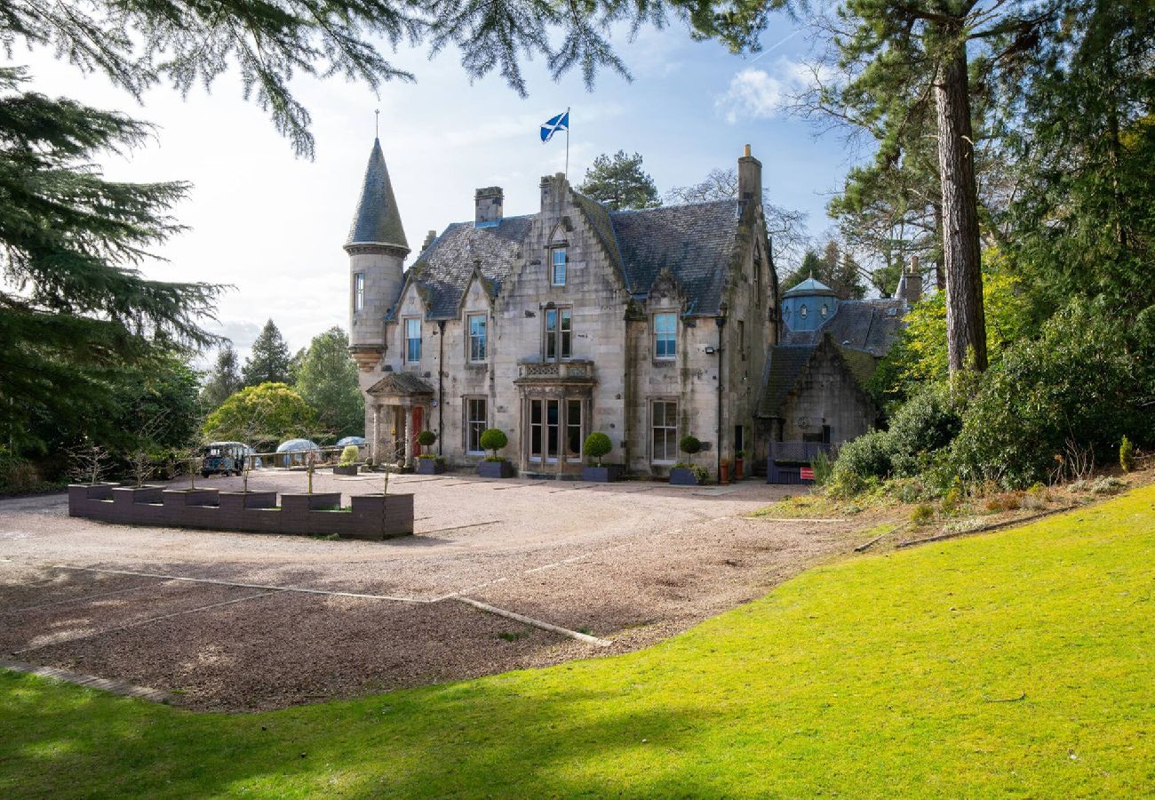 Apartment in Dundee - Taypark Garden View Apartment