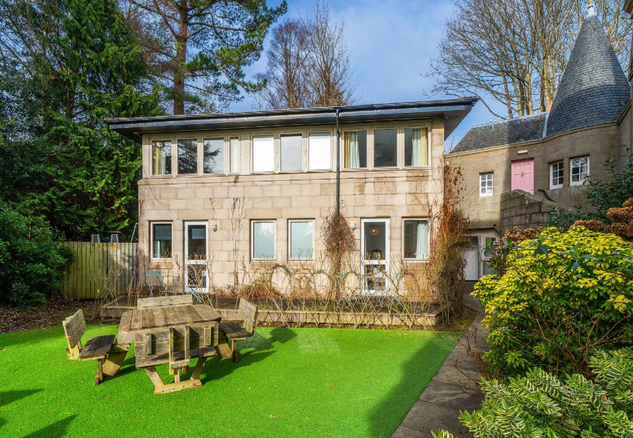 Apartment in Dundee - Taypark Garden View Apartment