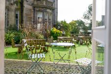 Apartment in Dundee - Taypark Garden View Apartment - West End