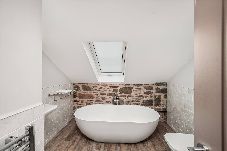 Villa in Dundee - The Stables - Stylish conversion in Dundee West En