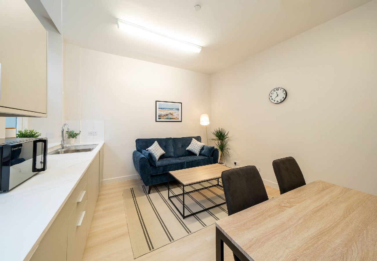 Apartment in Montrose - Clova @ Benmore Apts