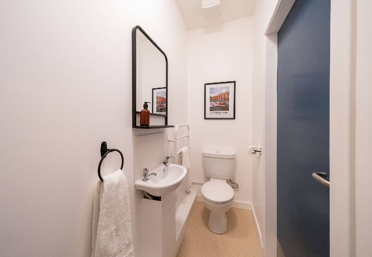 Apartment in Montrose - Clova @ Benmore Apts