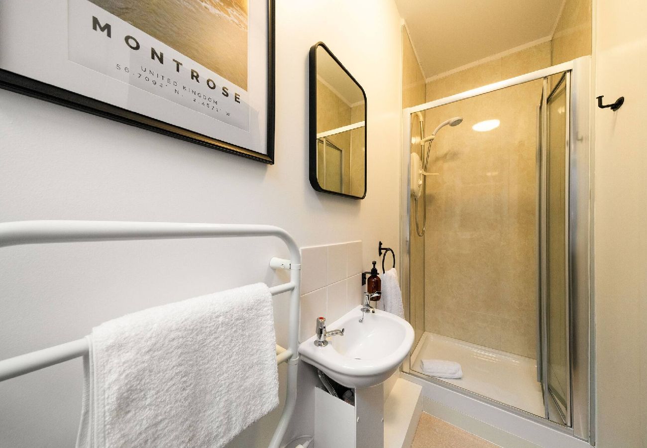 Apartment in Montrose - Clova @ Benmore Apts