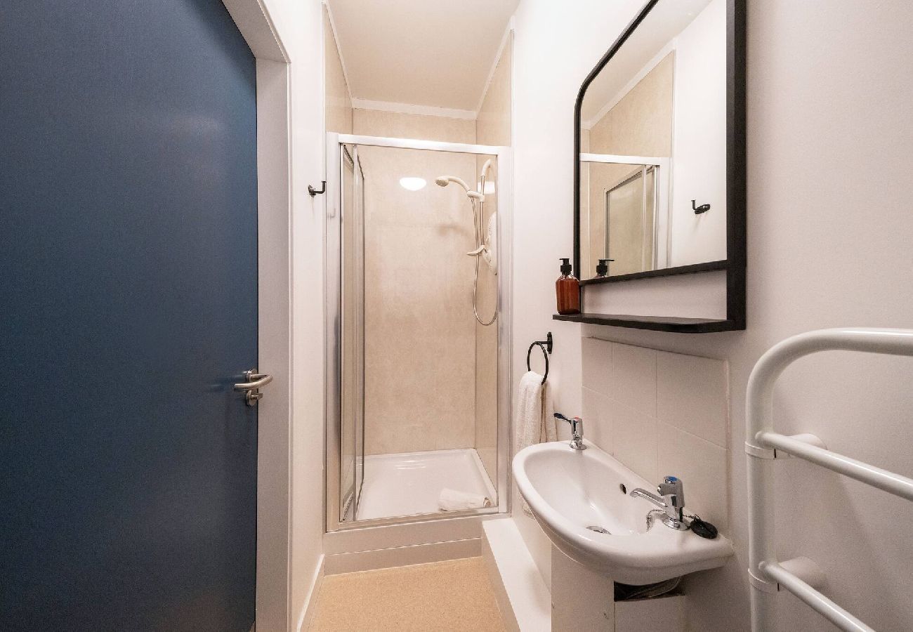 Apartment in Montrose - Clova @ Benmore Apts