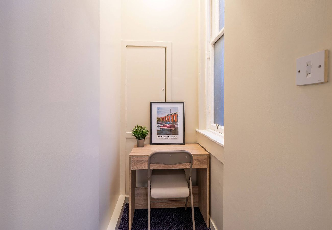 Apartment in Montrose - Isla @ Benmore Apts