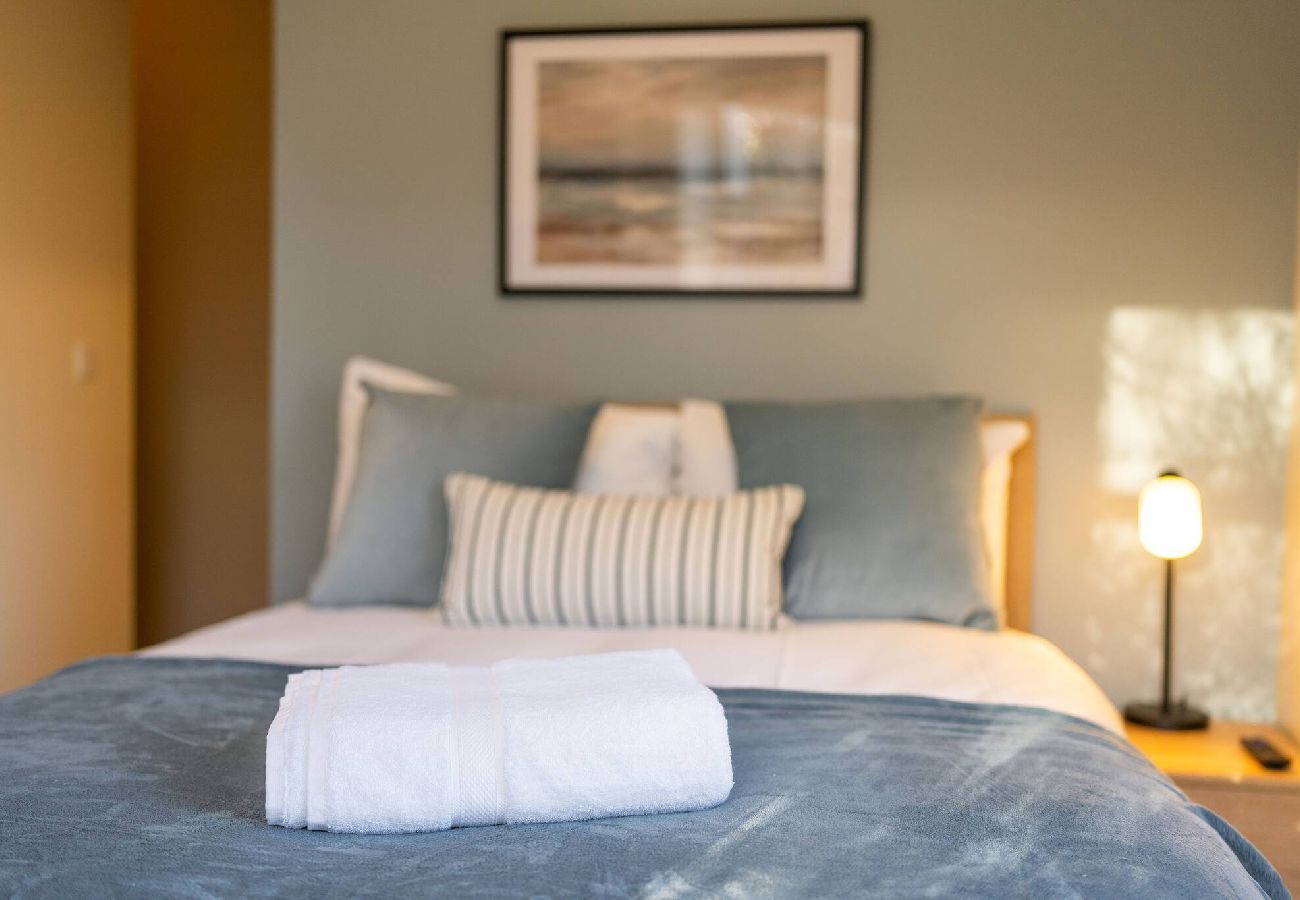 Apartment in Montrose - Isla @ Benmore Apts
