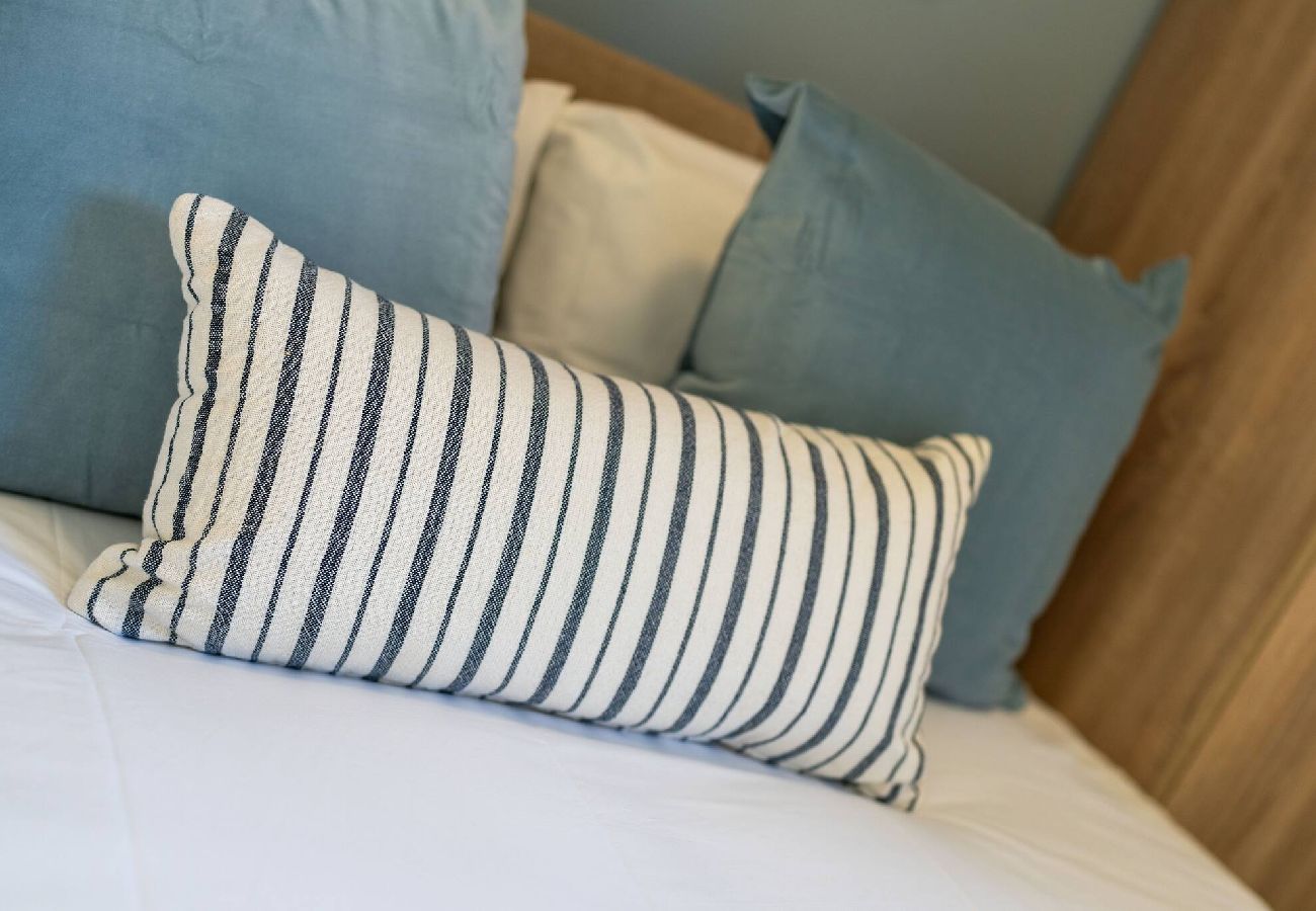 Apartment in Montrose - Isla @ Benmore Apts