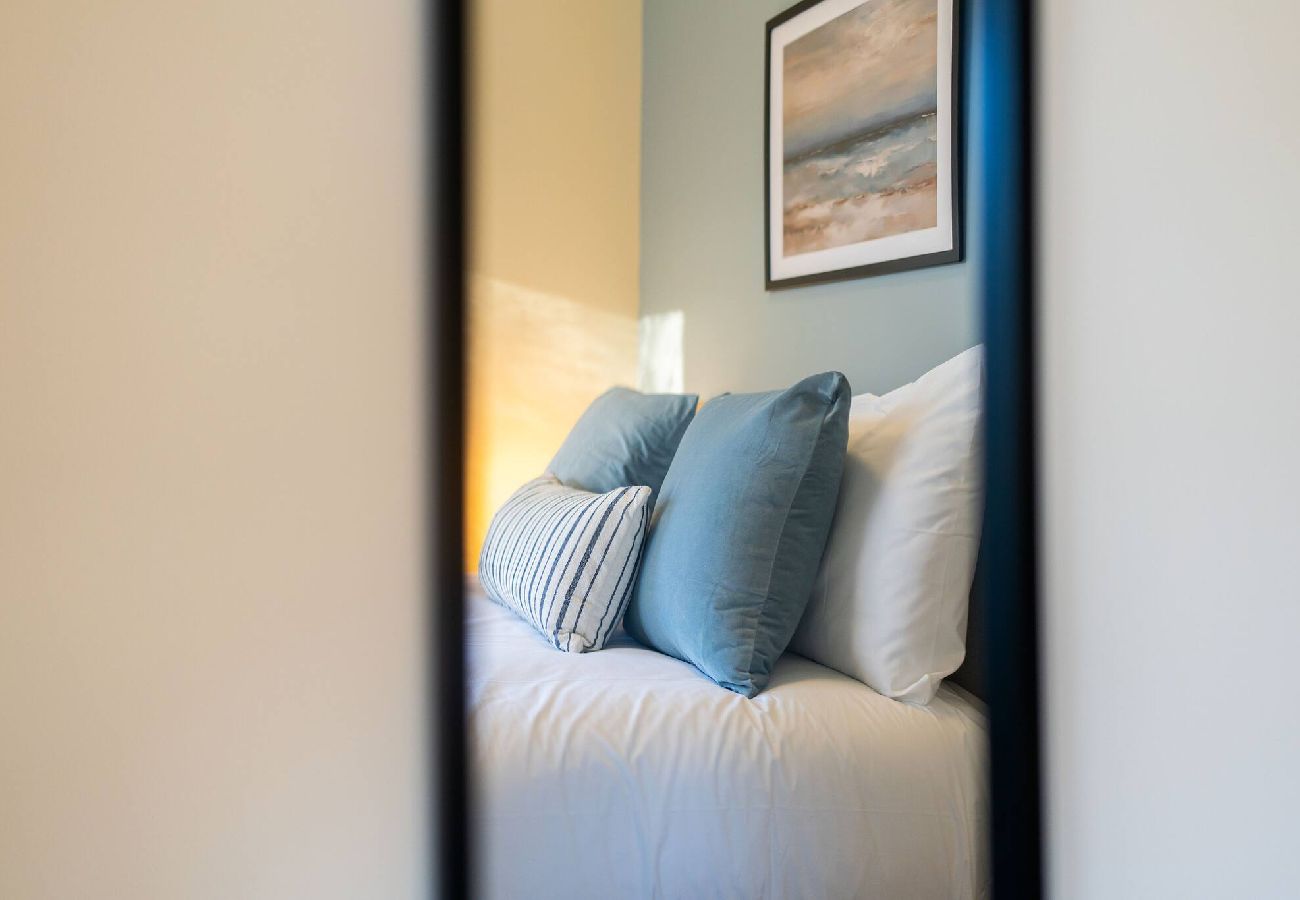 Apartment in Montrose - Isla @ Benmore Apts