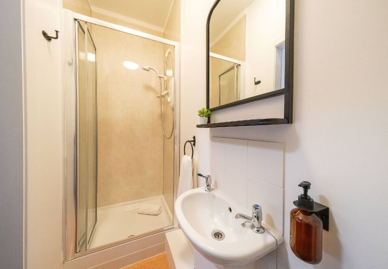 Apartment in Montrose - Esk @ Benmore Apts